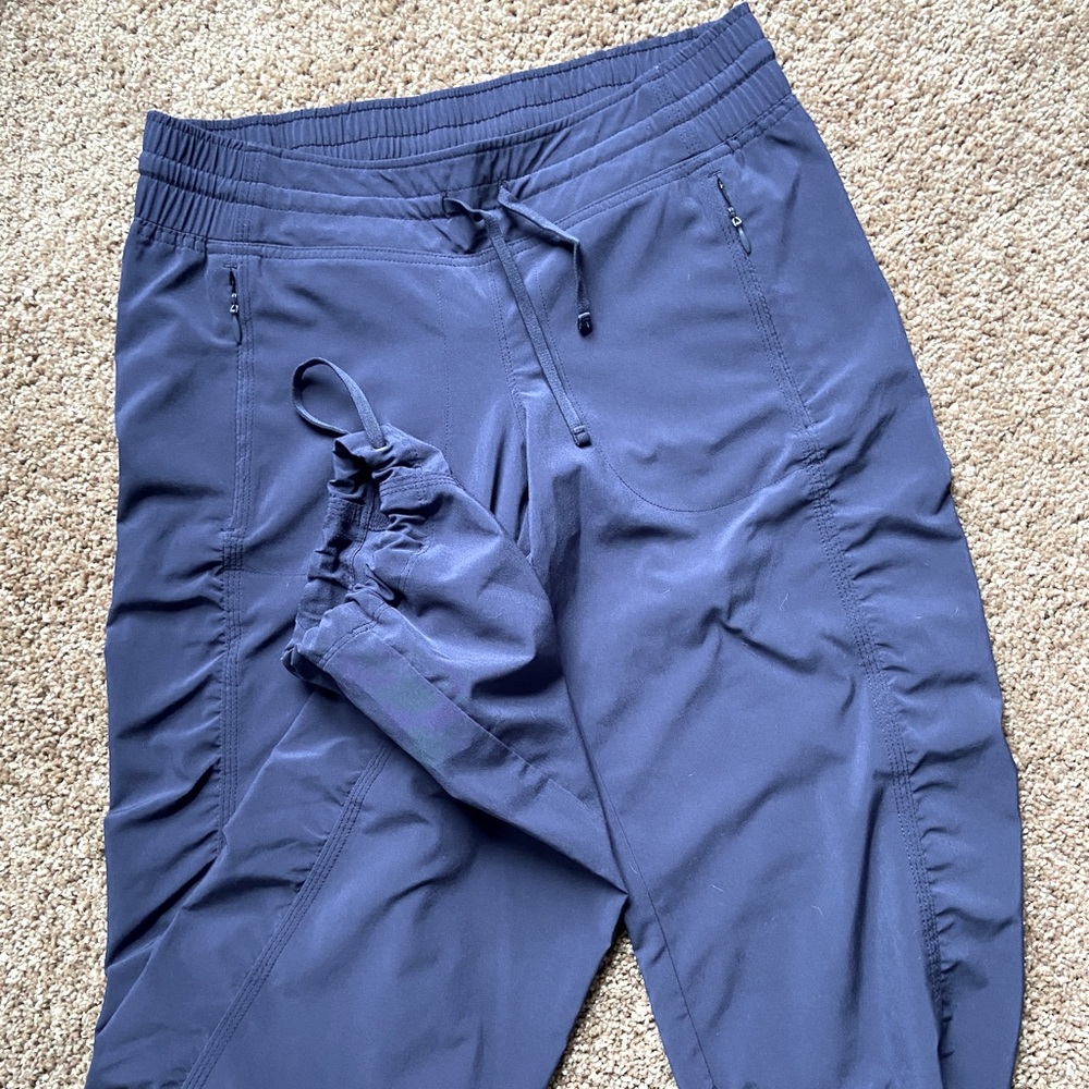 Athleta La Viva pants, size 0. Navy. Great condition!